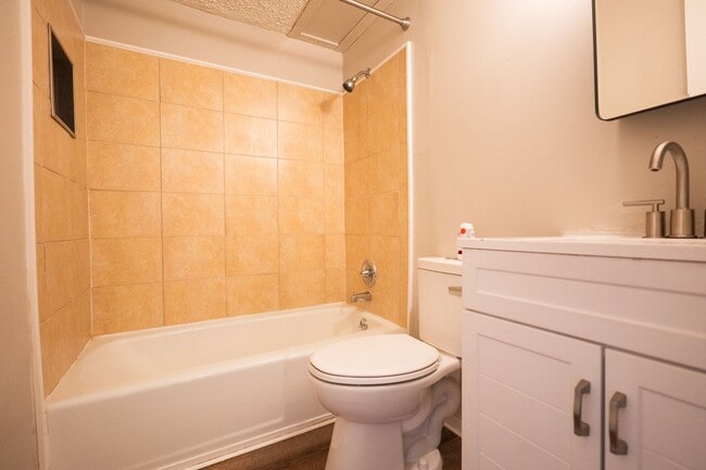 Building Photo - 733 E Wilbeth