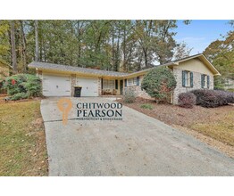 Building Photo - Renovated Peachtree City Ranch Close to Everything