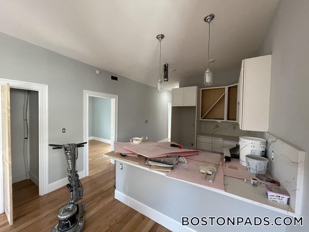 Building Photo - 15 Harold St