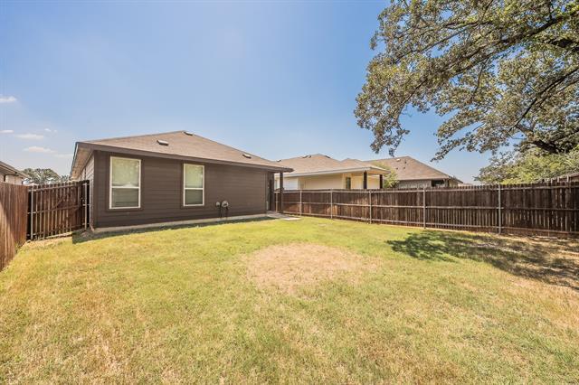 Building Photo - 561 Concho St