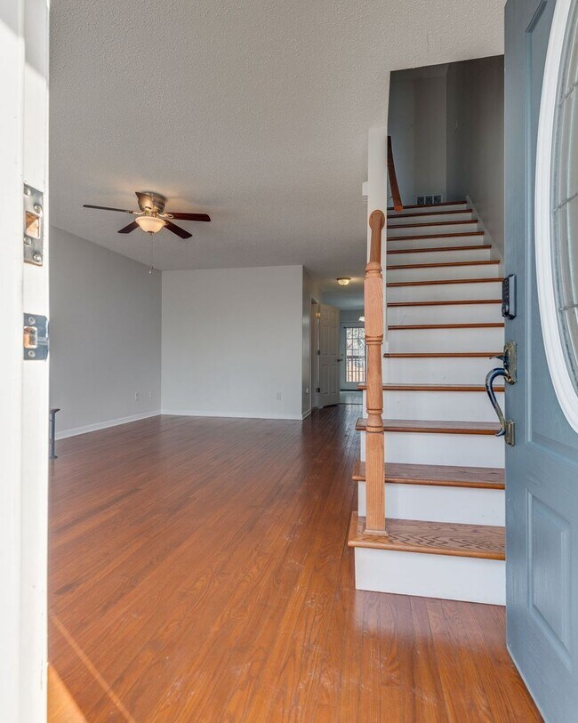 Building Photo - Now Available | 2 Bedroom 2.5 Bath | Bristol, TN