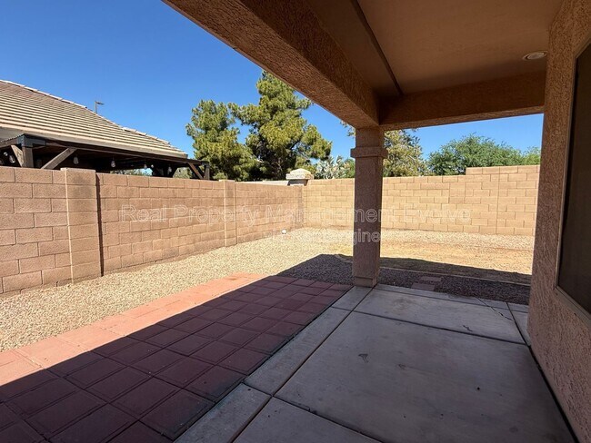 Building Photo - 3454 E Juanita Ave