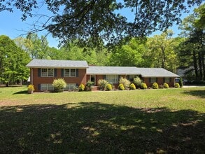 Building Photo - Space, Privacy & Flexibility – All in One Stunning Property