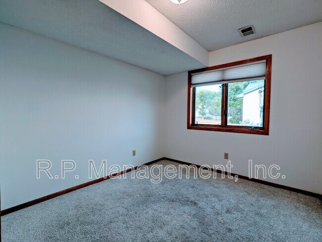 Building Photo - 12069 Wedgewood Dr NW