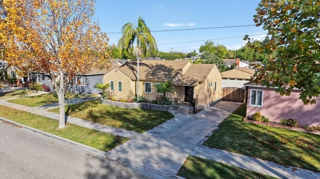 Building Photo - Beautifully Remodeled 3-Bedroom Home in Prime Lakewood Neighborhood