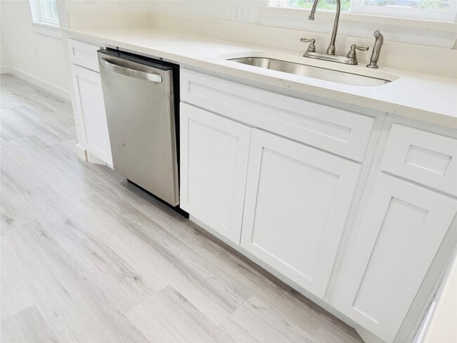 Building Photo - 1264 Cedar Haven Ave