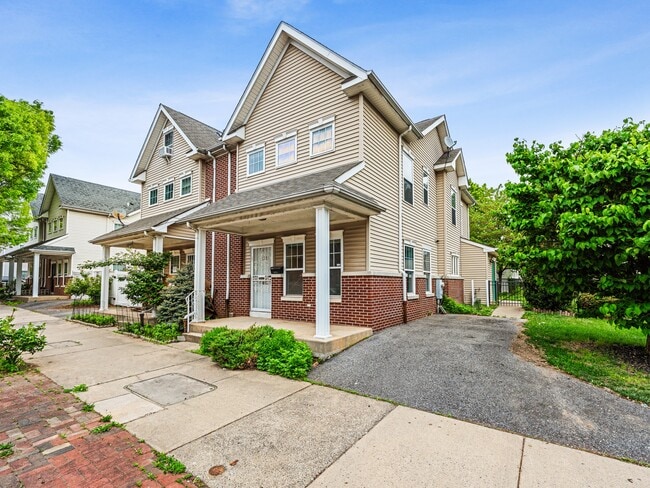 Building Photo - 1921 N 8th St