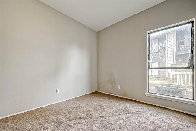 Building Photo - 9009 Richmond Ave.