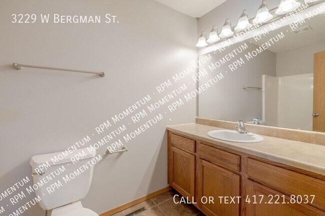 Building Photo - 3229 W Bergman St