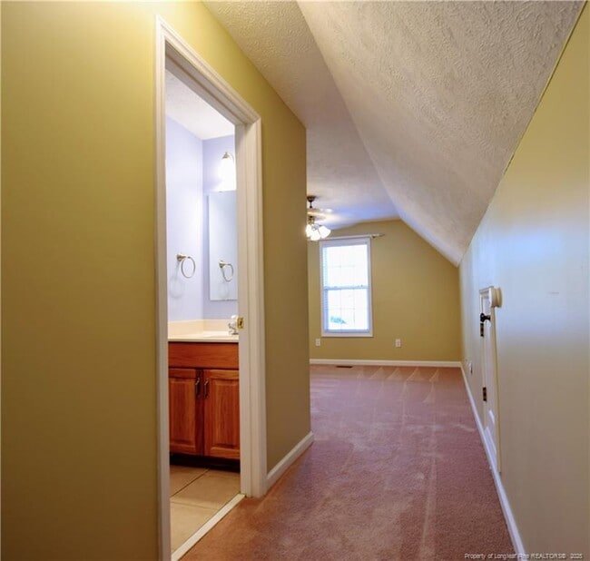 Building Photo - 42 Mayflower Ct