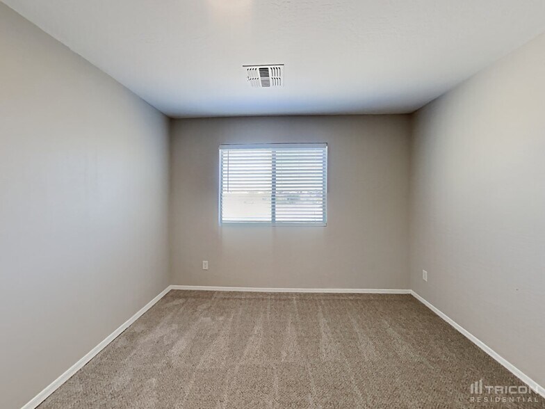 Building Photo - 1641 S 233rd Ln