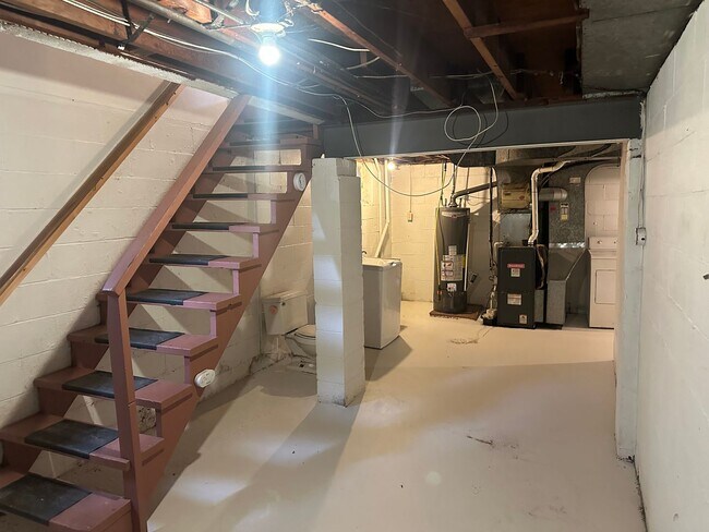 Building Photo - 3 bed/1 bath Single Family Home Pittsburgh, PA 15226