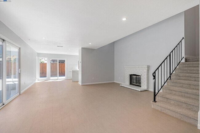Building Photo - 390 Grovewood Loop N