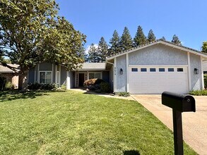 Building Photo - Beautiful 3 Bedroom, 2.5 Bathroom Fully Remodeled Home in Orangevale!