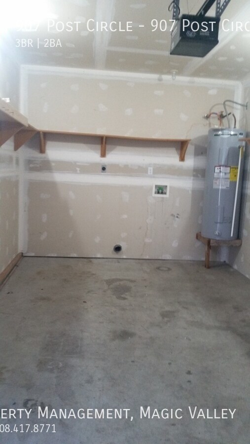 Building Photo - 907 Post Cir