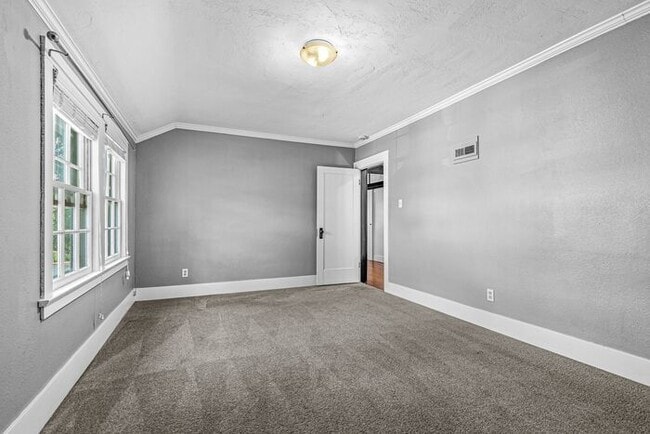 Building Photo - Beautiful Estate for Rent in Ashland