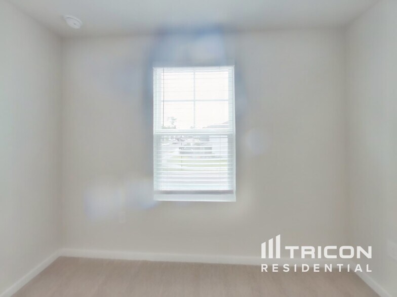 Building Photo - 14934 Macadamia Ln