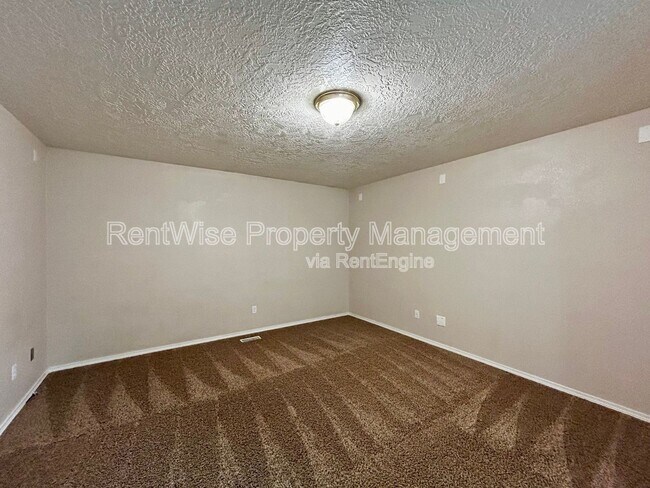 Building Photo - 303 W Case St