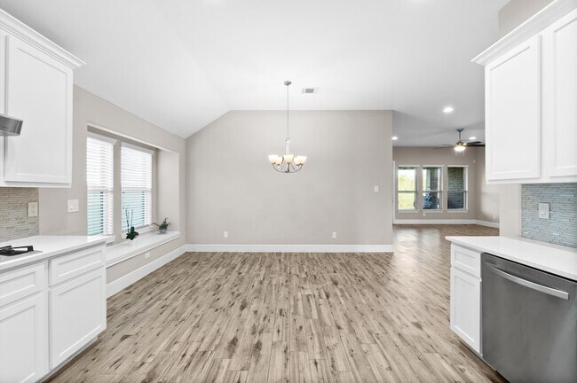 Building Photo - 9707 Highland Pointe Dr
