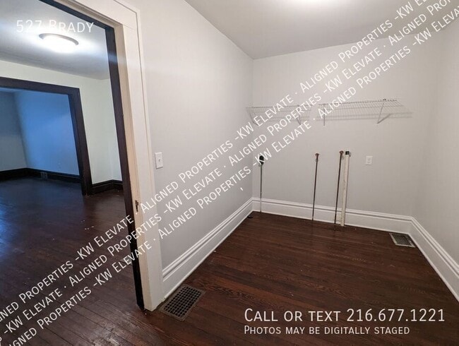 Building Photo - 527 Brady-