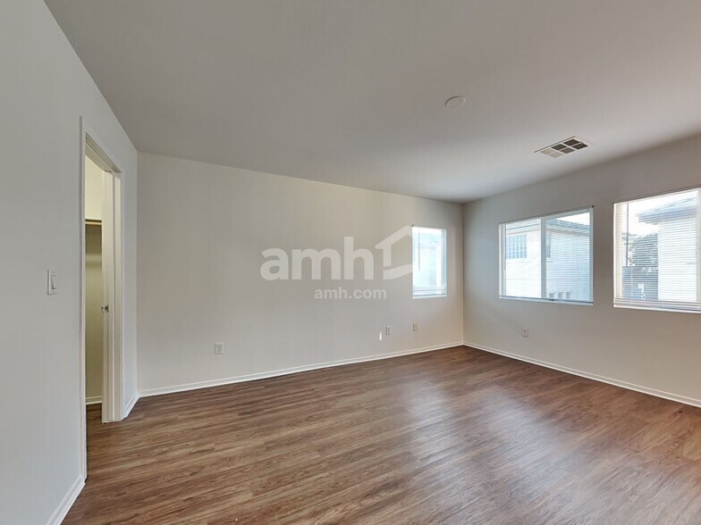 Building Photo - 1010 Maple Pines Ave