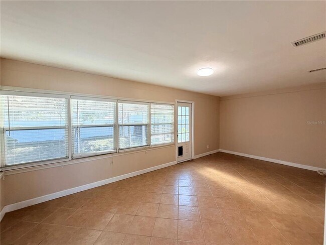 Building Photo - 309 Kerry Dr