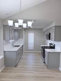 Building Photo - 1315 Tiny Tree Dr