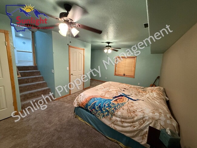 Building Photo - Spacious 5 Bed, 3 Bath Home with Triple Ga...