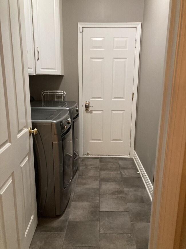 Building Photo - 41645 Copper Creek Dr