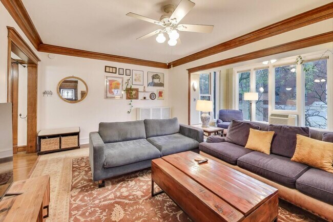 Building Photo - 3755 N Pine Grove Ave