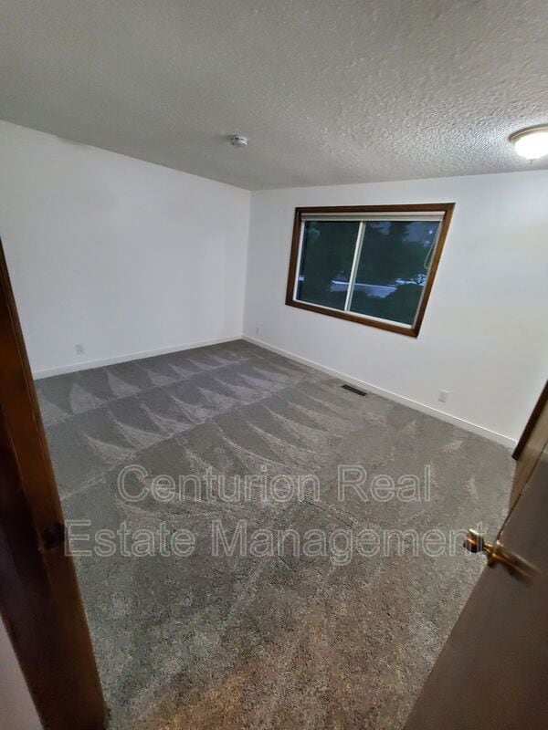 Building Photo - 869 Meadowlawn Dr SE