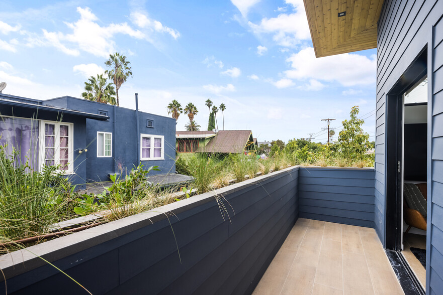 Patio Due South - 144 S Wilton Pl
