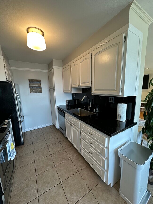 Building Photo - 3707 E Livingston Dr