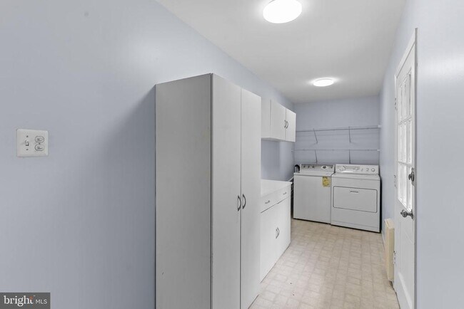 Building Photo - 13501 Ivy Way