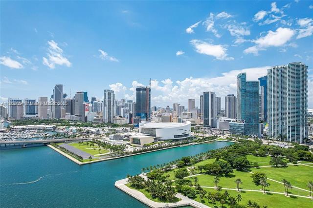 Building Photo - 900 Biscayne