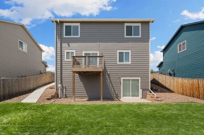 Building Photo - Spacious 4-Bed Home Minutes from Fort Cars...