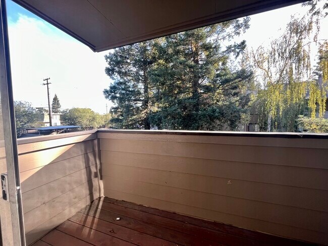 Building Photo - Charming 1 bedroom, 1 bathroom condo in Sacramento