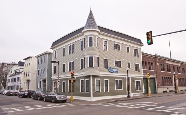 Building Photo - South Boston 4bed / 2bath available 9/1/2026