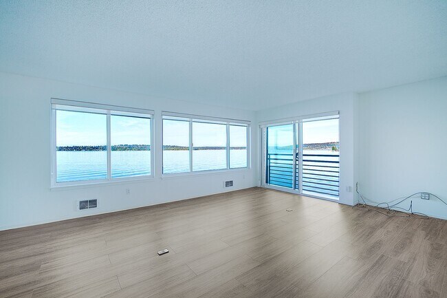 Building Photo - 2Bd/1.75Ba Kirkland Condo