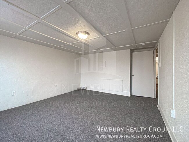 Building Photo - 29 Hickory St