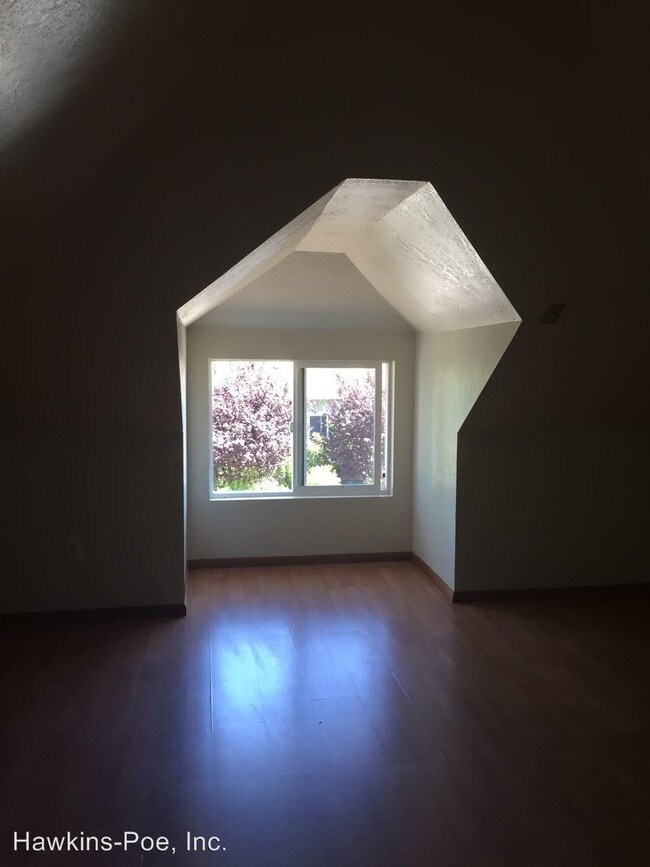 Building Photo - 1102 S Lawrence St