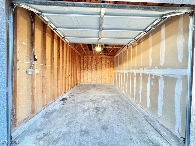 Building Photo - 833 Aspen Peak Loop