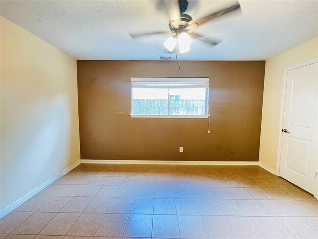 Building Photo - 2503 Radcliffe Dr