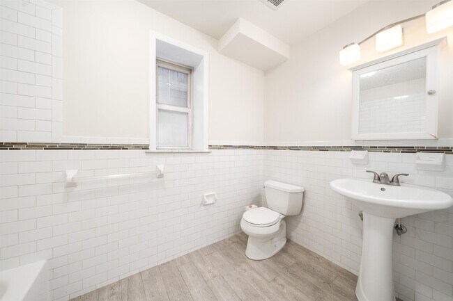 Building Photo - 149 Webster Ave