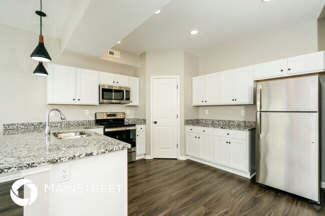Building Photo - 2053 N Sarah Dr
