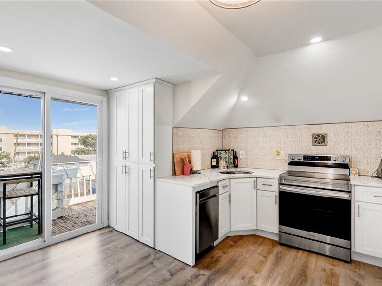 Building Photo - 606 Beach Ave