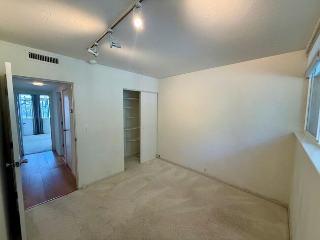Building Photo - 30 Andrew Dr