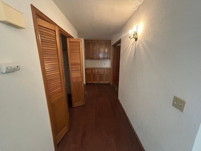 Building Photo - 5730 W Laura Ct