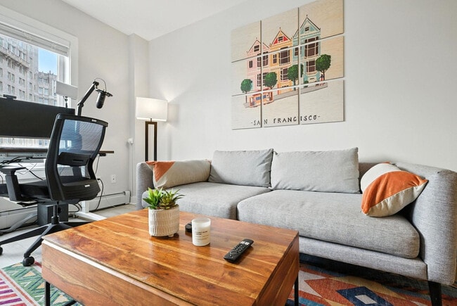 Building Photo - 899 Pine St