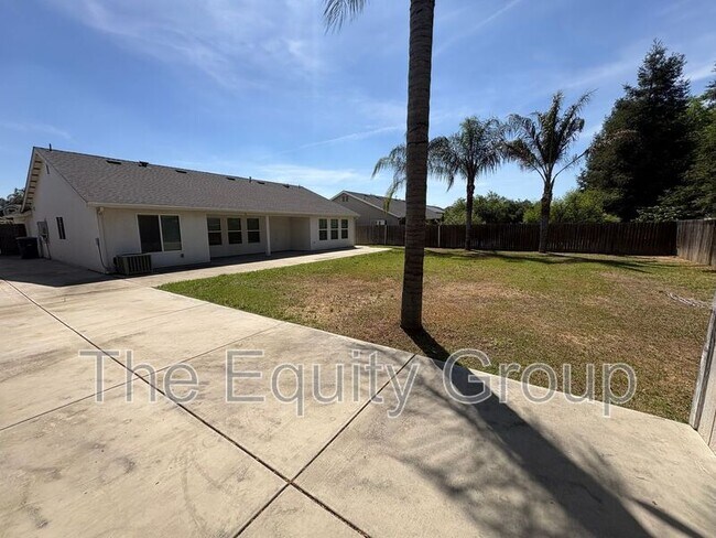 Building Photo - 3316 W Wren Ave